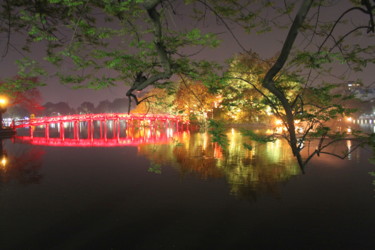Sons et lumières.(Viet Nam) Photographie intitulée "Sons et lumières.(V…" par Bernard Vergier, Œuvre d'art originale