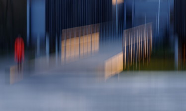 Le pardessus rouge... Photographie intitulée "Le pardessus rouge.…" par Pascal Adams, Œuvre d'art originale