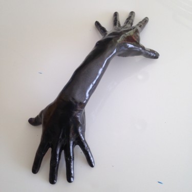 雕塑 标题为“Le mani 2. The hand…” 由Achille Chiarello, 原创艺术品, 塑料