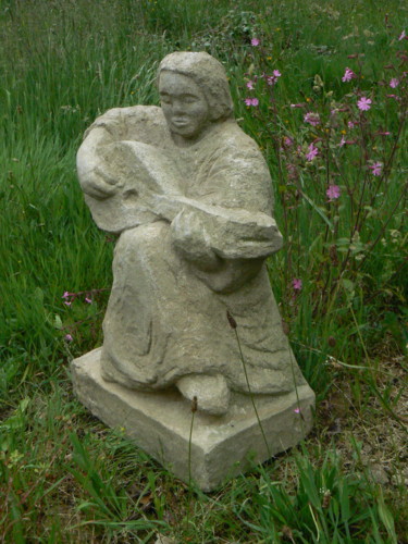 Sculptuur getiteld "chanteuse au oud" door Venner Fanch, Origineel Kunstwerk, Steen