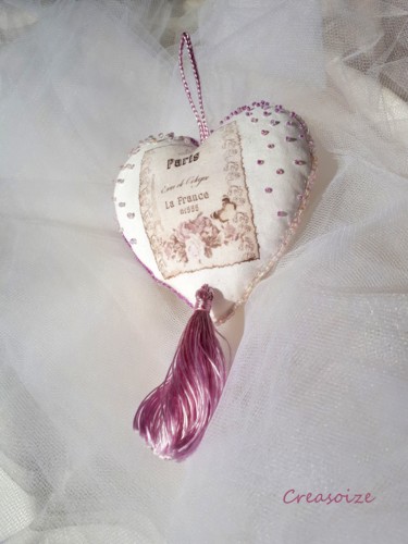 Cœur suspension Romantique Paris Perles Rose Art textile intitulée "Cœur suspension Rom…" par Creasoize, Œuvre d'art originale, Broderie