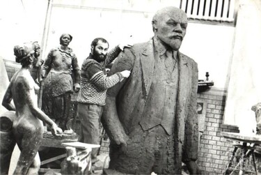 Sculptuur getiteld "monument à Lenin" door Leonid Shatsylo (Leo Adam), Origineel Kunstwerk, Polymeer klei