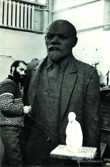 Sculptuur getiteld "figure of V.I. Leni…" door Leonid Shatsylo (Leo Adam), Origineel Kunstwerk, Polymeer klei