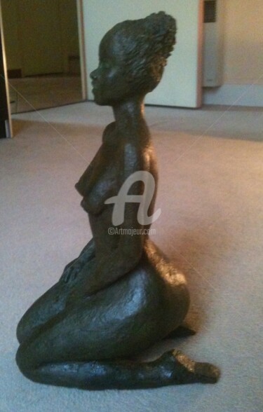 Maria-Ma Sculpture en terre cuite patinée Sculpture intitulée "Maria-Ma Sculpture…" par Cédo, Œuvre d'art originale, Terre cuite