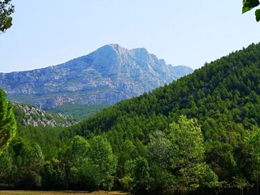 Photographie intitulée "La montagne Sainte-…" par Mc Devésa, Œuvre d'art originale