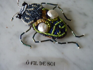 Artisanat intitulée "broche insecte" par Jeanne Gabriel, Œuvre d'art originale, Broches