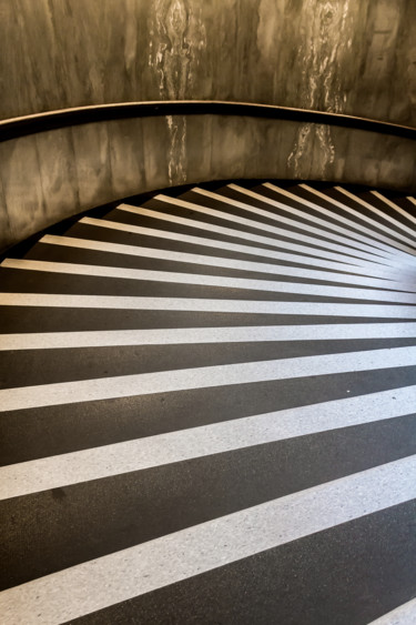 Escaliers zébrés Photographie intitulée "Escaliers zébrés" par Catherine Toiron, Œuvre d'art originale