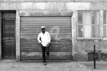 Photographie intitulée "PEEDA IN THE STREET" par Jean-Marc Philippe (Jimpy), Œuvre d'art originale, Photographie numérique