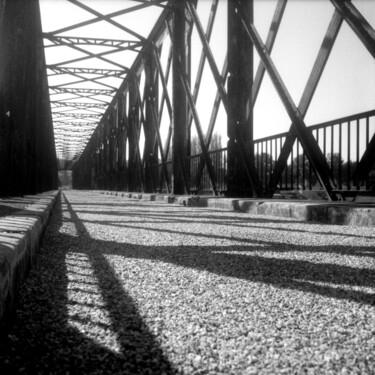Photographie intitulée "Passerelle Eiffel" par Frédéric Duchesnay, Œuvre d'art originale, Photographie argentique
