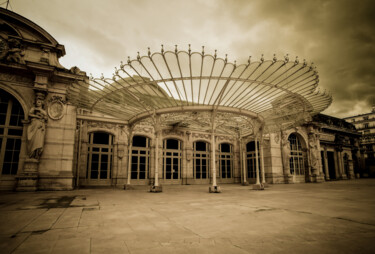 Photographie intitulée "opera-vichy" par Pascal Pierre, Œuvre d'art originale
