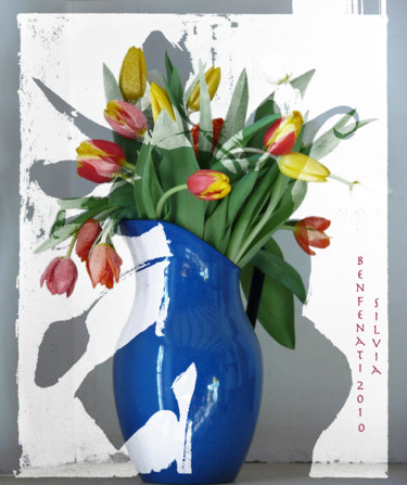 brocca blu con tulipani Arte digitale intitolato "brocca blu con tuli…" da Silvia Benfenati, Opera d'arte originale, Pittura digitale