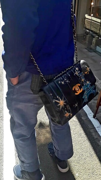 Sac CHANEL ( commande) Peinture intitulée "Sac CHANEL ( comman…" par Iza Zaro, Œuvre d'art originale, Bombe aérosol