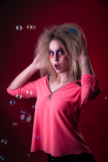 "Attractive young gi…" başlıklı Fotoğraf Faces Studio tarafından, Orijinal sanat