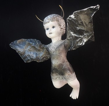 「Mon ange」というタイトルの彫刻 Nancy Cardinalによって, オリジナルのアートワーク, ミックスメディア