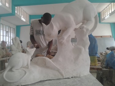 Sculpture intitulée "la prudence chat et…" par Élysée Nguadio, Œuvre d'art originale, Plâtre
