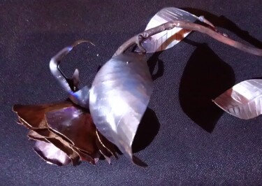 Sculpture titled "Une Rose" by D.S.A.Rt, Original Artwork, Metals