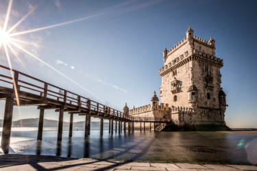 Photographie intitulée "La tour de Belém de…" par Jacinthe Nguyen / Studio J.A.E, Œuvre d'art originale, Photographie numéri…
