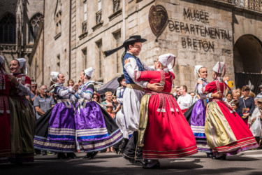 Photographie intitulée "Danse au Musée Bret…" par Jacinthe Nguyen / Studio J.A.E, Œuvre d'art originale, Photographie numéri…