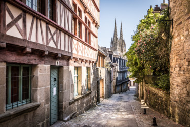 Photographie intitulée "Quimper et la rue d…" par Jacinthe Nguyen / Studio J.A.E, Œuvre d'art originale, Photographie numéri…