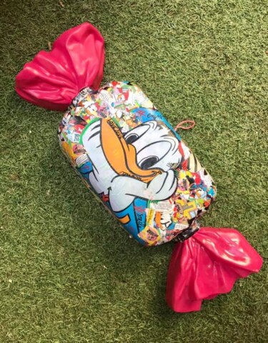 Скульптура под названием "bonbon donald" - Patricia Ducept (Art'Mony), Подлинное произведение искусства, Коллажи