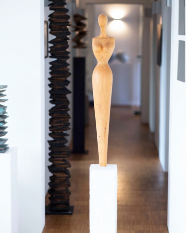 Dame 2002 Skulptur mit dem Titel "Dame 2002" von Sylvio Eisl, Original-Kunstwerk, Holz