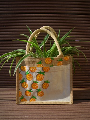 Design titled "Pluie d'ananas" by Nora Leynadier, Original Artwork, Accessories