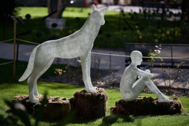 Sculpture intitulée "La louve et l'enfant" par Amandine Bocquelet, Œuvre d'art originale, Fil de fer
