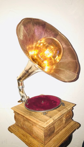 Lampe HI MASTER’S THE VOICE Design titled "Lampe HI MASTER’S T…" by Joel Carpentier (Ambiance d'Antan), Original Artwork, Luminaire