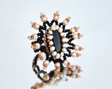 设计 标题为“Large black and pin…” 由Irena Zelickman, 原创艺术品, 首饰