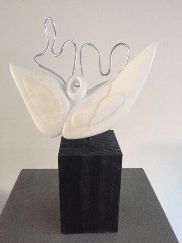 Sculptuur getiteld "Butterfly (marmer)" door Arjan De Ruiter, Origineel Kunstwerk, Steen