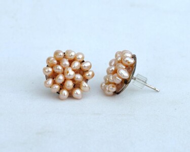 设计 标题为“Pearl cluster stud…” 由Irena Zelickman, 原创艺术品, 首饰