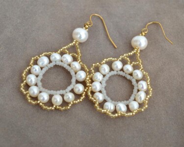 Design intitulée "Pearl medallion ear…" par Irena Zelickman, Œuvre d'art originale, Bijoux