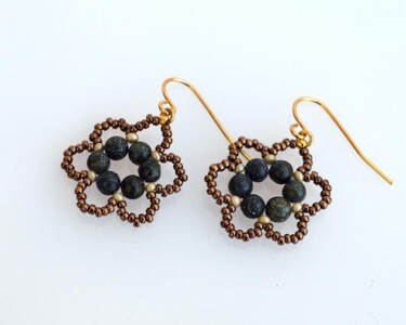 제목이 "Serpentine daisy ea…"인 디자인 Irena Zelickman로, 원작, 보석류