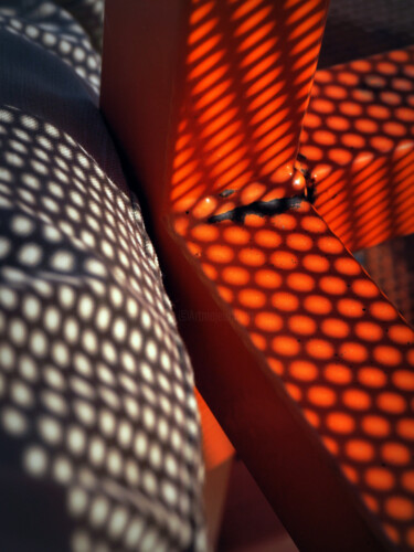 Photography titled "Des petits trous..." by Florence Pouget-Landrieu, Original Artwork, Digital Photography