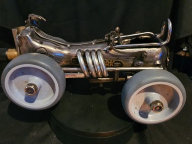 「Voiture de Course N…」というタイトルの彫刻 D.S.A.Rtによって, オリジナルのアートワーク, 金属
