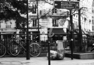 Photographie intitulée "RUE MOUFFETARD PARIS" par Pascaline, Œuvre d'art originale, Photographie numérique
