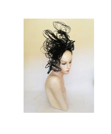 Chapeau sculpture argent minimaliste Design / Projektowanie użytkowe zatytułowany „Chapeau sculpture a…” autorstwa Mademoiselle 3bis, Oryginalna praca, Odzież