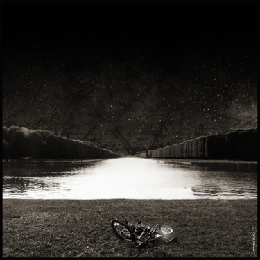 Photography titled "DOUCE NUIT sur VERS…" by Gérard Bertrand, Original Artwork, Manipulated Photography