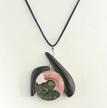 Pendentif en jaspe orbiculaire et Serpentine. 设计 标题为“Pendentif en jaspe…” 由Atelier Art Et Artisanat, 原创艺术品, 石