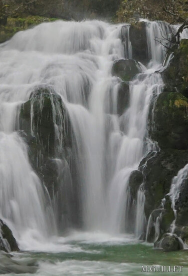 Photographie intitulée "Cascade de Pissieu" par Michel Guillet, Œuvre d'art originale, Photographie non manipulée