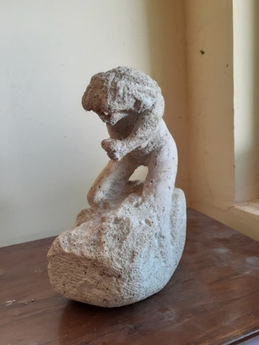 제목이 "La soif nue"인 조형물 Oeilme로, 원작, 돌