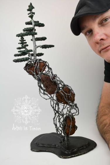 Float Bonsai from another world 제목이 "Float Bonsai from…"인 조형물 Artiste Les Tordus로, 원작, 금속