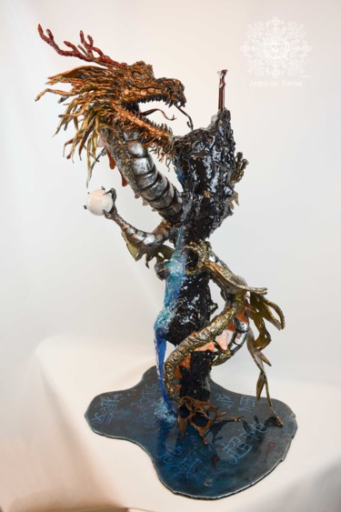 The dragon gate by Artiste les tordus 제목이 "The dragon gate by…"인 조형물 Artiste Les Tordus로, 원작, 스테인레스 스틸