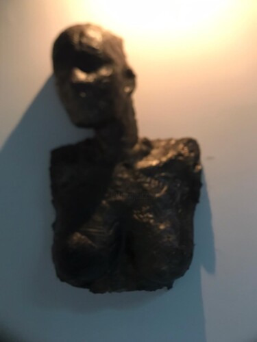 Scultura intitolato "Il volto sconvolto" da Licia Trobia, Opera d'arte originale, Gesso