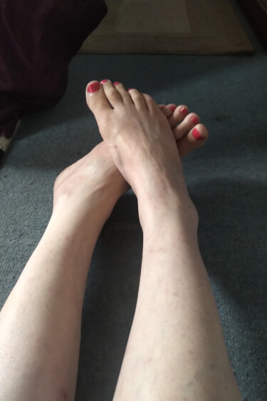 Fotografie getiteld "Crossed Toes" door Gee Shepherd, Origineel Kunstwerk, Digitale fotografie