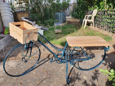 Design titled "petite table qui ar…" by D.S.A.Rt, Original Artwork, Metals