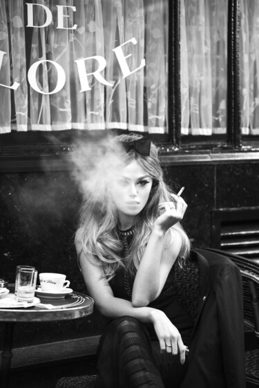 Photographie intitulée "Cafe de Flore #2" par Dana And Stephane Maitec, Œuvre d'art originale, Photographie non manipulée
