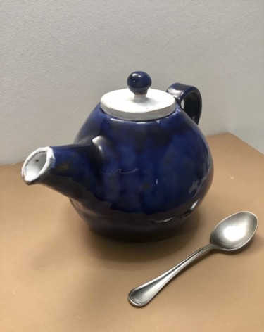 Artigianato intitolato "teiera bianca e blu" da Silvia Benfenati, Opera d'arte originale