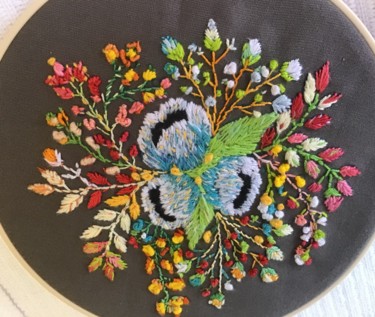Textile Art titled "Pivoines bleues" by Lisette, Original Artwork, Embroidery Mounted on Wood Panel