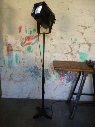 Projecteur sur pied - Theatre - Cinema Design titled "Projecteur sur pied…" by Leferailleur02, Original Artwork, Luminaire